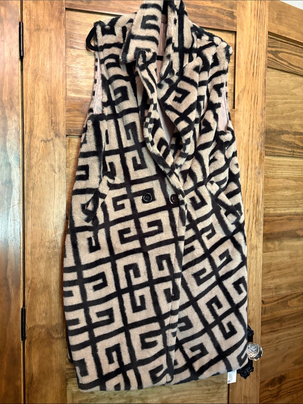 Sleeveless Faux Fur Geometric Pattern Vest - Pink/Black